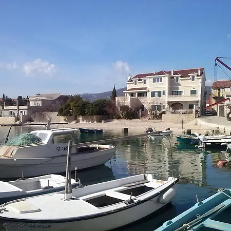 Mala Plaža * Kaštela