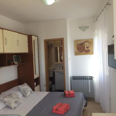 Mala Plaža Kaštela